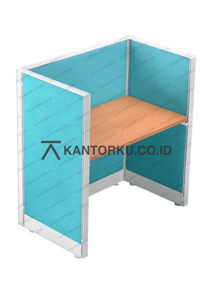 Workstation Evolux bergaya cubical dengan partisi kain krem — kantorku.co.id