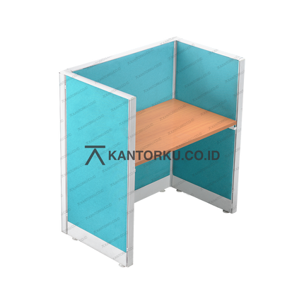 Workstation Evolux bergaya cubical dengan partisi kain krem — kantorku.co.id