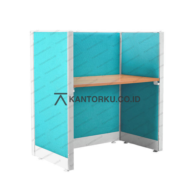 Meja Partisi Evolux dengan panel kain dan top table Cherry — kantorku