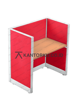 Meja partisi Evolux warna Cherry dengan panel privasi — kantorku.co.id