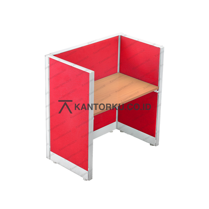 Meja partisi Evolux warna Cherry dengan panel privasi — kantorku.co.id