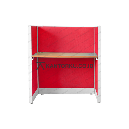 Evolux desk dengan desain minimalis dan panel kain peredam — kantorkudotcodotid