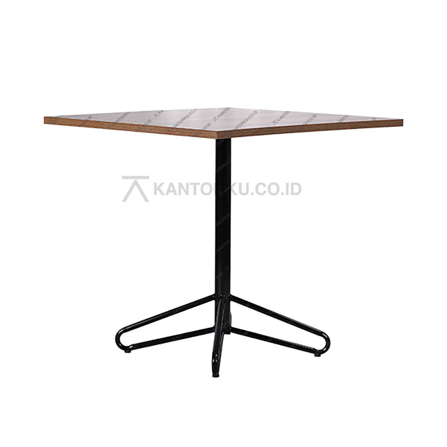 meja persegi bergaya industrial dengan kaki besi berbentuk bintang — kantorku