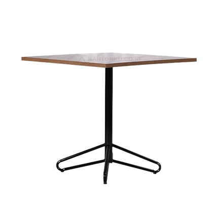 meja persegi bergaya industrial dengan kaki besi berbentuk bintang — kantorku