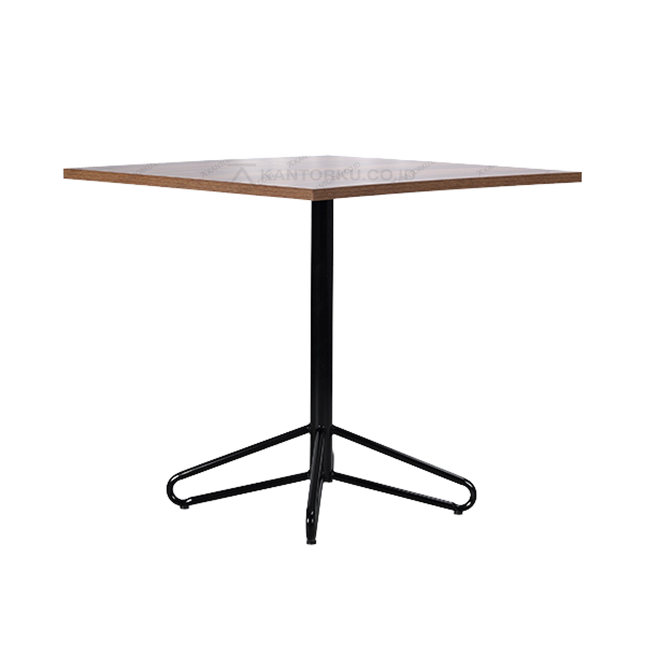 meja persegi bergaya industrial dengan kaki besi berbentuk bintang — kantorku