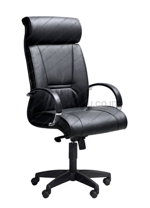 Kursi direktur Savello Onyx HKC premium dengan bahan kulit mewah, sandaran ergonomis, dan struktur heavy duty tahan lama di kantorku.co.id.