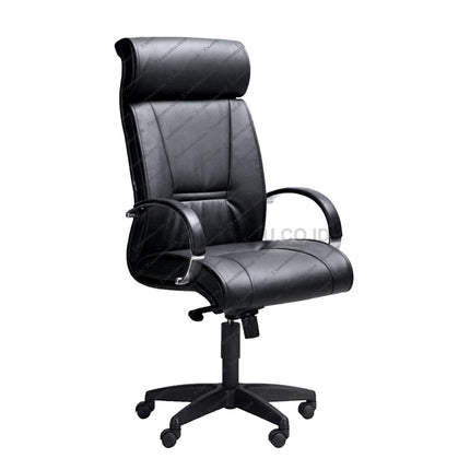 Kursi direktur Savello Onyx HKC premium dengan bahan kulit mewah, sandaran ergonomis, dan struktur heavy duty tahan lama di kantorku.co.id.