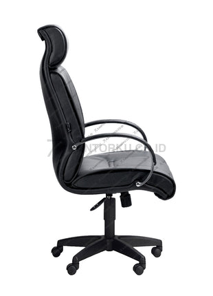 Kursi kantor Savello Onyx ergonomis dengan desain elegan, kaki aluminium chrome, dan armrest empuk untuk profesional dinamis di kantorkudotcodotid.