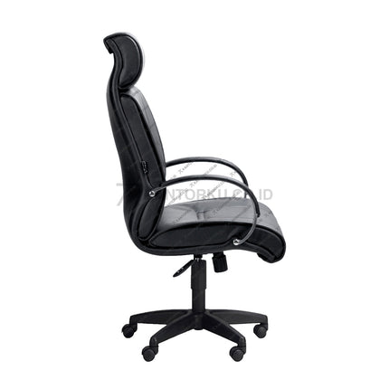 Kursi kantor Savello Onyx ergonomis dengan desain elegan, kaki aluminium chrome, dan armrest empuk untuk profesional dinamis di kantorkudotcodotid.
