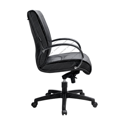 Kursi direktur Savello Onyx LC premium dengan bahan oscar berkualitas tinggi, sandaran ergonomis, dan kontrol kemiringan heavy duty di kantorku.co.id.