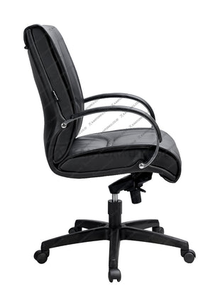 Kursi direktur Savello Onyx LKC premium dengan bahan kulit mewah, sandaran ergonomis, dan kontrol kemiringan heavy duty di kantorku.co.id.