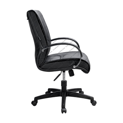 Kursi kantor Savello Onyx L bergaya elegan dengan armrest chrome dan bahan Polyurethane lembut untuk ruang rapat profesional di kantorku.co.id.