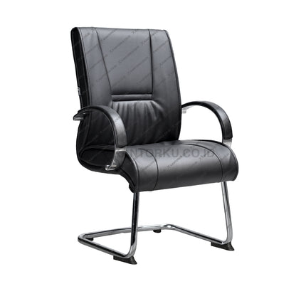 Kursi kerja Savello ergonomis dengan desain ramping dan kaki chrome kuat, menciptakan kesan profesional di ruang pertemuan kantor di kantorku.co.id.