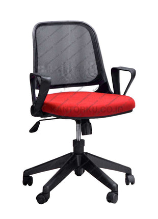 Kursi kerja Savello Optus GTO memiliki desain praktis dengan fitur sandaran lipat dan sistem hidrolik untuk pengaturan ketinggian di kantorku.co.id.