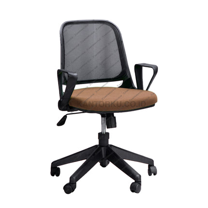 Kursi Savello Optus GTO dengan roda caster berkualitas tinggi dan desain ergonomis, menghadirkan pengalaman kerja nyaman dan produktif di Kantorku.