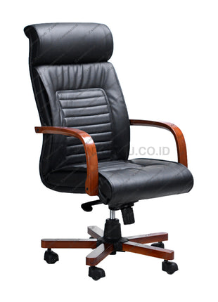 Kursi kantor Savello Platinum HC bergaya klasik modern dengan frame kayu mahoni dan fitur hidrolik pengatur tinggi di kantorku.co.id.