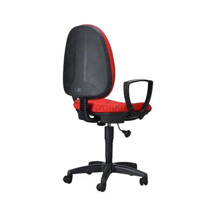 Kursi Savello bergaya elegan dengan garansi dua tahun, menghadirkan kenyamanan dan ketenangan pikiran bagi pengguna profesional di kantorku.co.id.