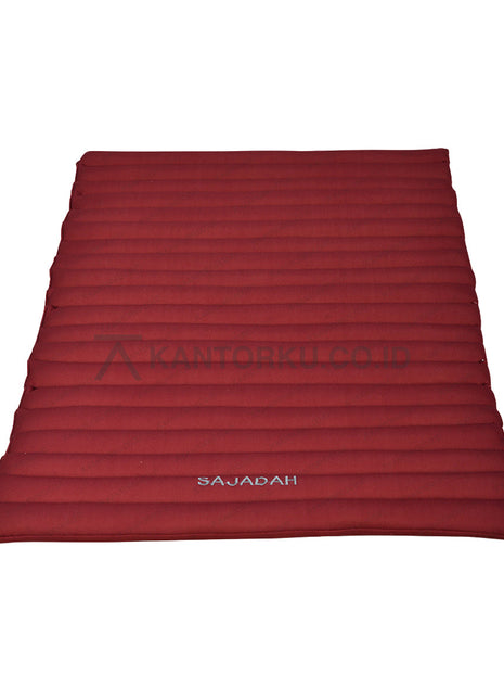 Sajadah Microlatex premium dengan bahan latex alami dan cover katun lembut, memberikan kenyamanan maksimal untuk ibadah – kantorku.