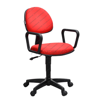 Kursi kerja Savello dengan teknologi synchro mechanism dan sistem gaslift presisi, menciptakan kenyamanan duduk maksimal di kantorku.co.id.