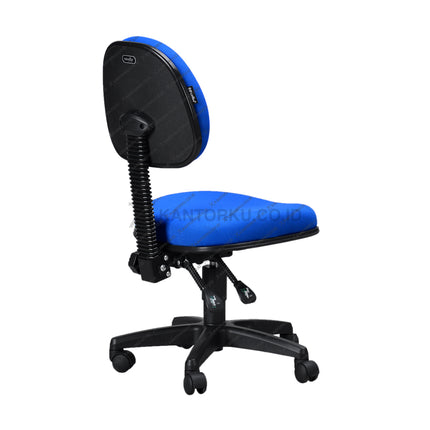 Kursi Savello dengan sistem gaslift dan struktur kaki nylon yang tahan lama, membantu mengurangi kelelahan selama bekerja di kantorku.co.id.