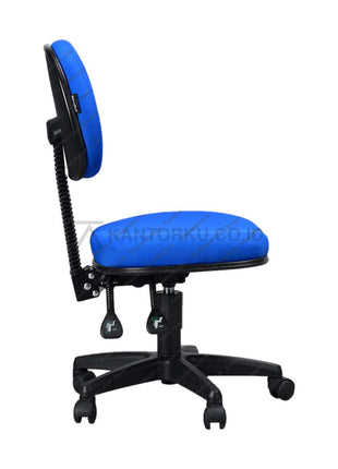 Savello kursi staf ergonomis dengan kombinasi teknologi gaslift dan kaki nylon ringan, menciptakan kenyamanan maksimal di ruang kerja Kantorku.