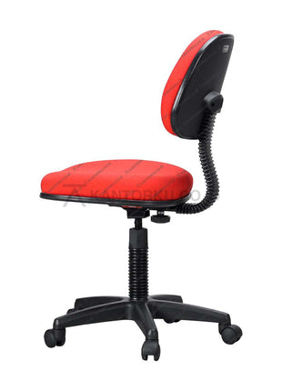 Kursi kerja Savello dengan teknologi synchro mechanism dan gaslift presisi, memberikan dukungan ideal untuk postur tubuh di kantorku.co.id.