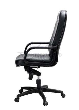 Savello Royal HKC kursi direktur klasik dengan fitur heavy duty tilting control dan sandaran ergonomis untuk kenyamanan kerja di Kantorku.