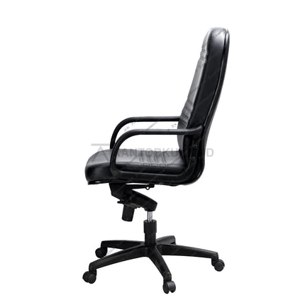 Savello Royal HKC kursi direktur klasik dengan fitur heavy duty tilting control dan sandaran ergonomis untuk kenyamanan kerja di Kantorku.