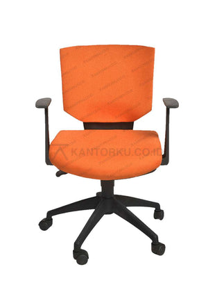 Kursi kerja Savello ergonomis dengan desain ramping, gaslift presisi, dan sandaran tangan nyaman untuk mendukung kenyamanan kerja di Kantorku.