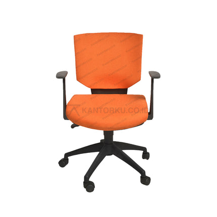 Kursi kerja Savello ergonomis dengan desain ramping, gaslift presisi, dan sandaran tangan nyaman untuk mendukung kenyamanan kerja di Kantorku.