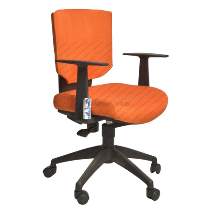 Kursi kantor Savello modern dengan fitur gaslift halus dan desain ergonomis elegan, menghadirkan kenyamanan dan performa tinggi di kantorku.co.id.
