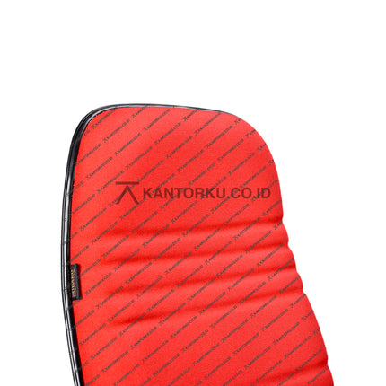 Kursi kantor profesional dengan sandaran lengan chrome berlapis busa dan roda nylon