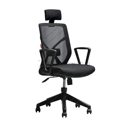 Kursi kantor berwarna hitam dengan sandaran dan roda