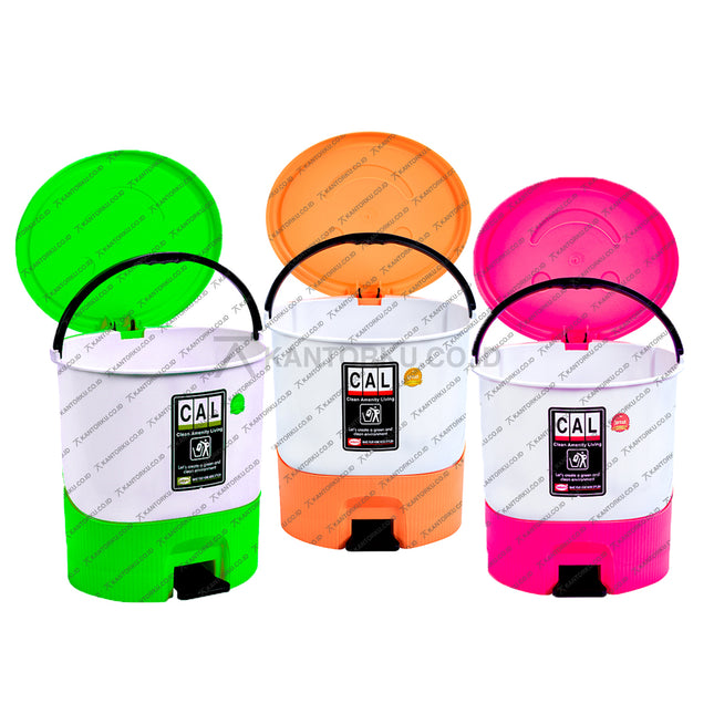 Tempat sampah Shinpo 715 dengan pedal pijakan praktis dan desain modern elegan – Kantorku