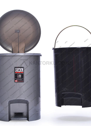 Shinpo tempat sampah 840L dengan pijakan kaki dan handle praktis terbuat dari plastik berkualitas tinggi – tersedia di KANTORKU.