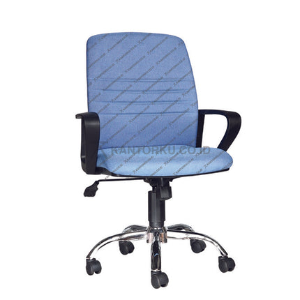 Kursi kantor berdesain minimalis dengan kaki berbahan aluminium