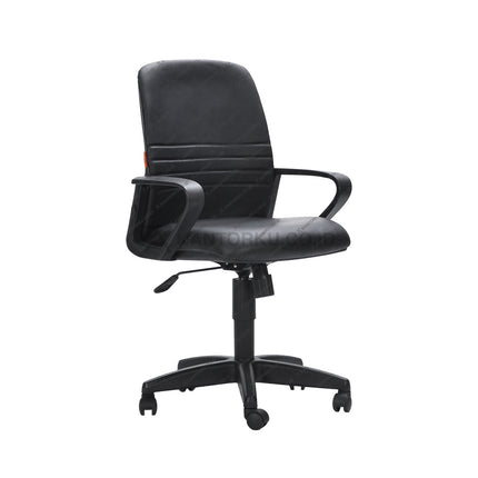 Kursi Kerja SKF 5603 Ecos warna hitam dengan sandaran sedang, sandaran tangan plastik hitam, dudukan tebal berlapis kulit atau kain, kaki nylon berlima dengan roda, serta dilengkapi fitur hidrolik untuk pengaturan tinggi.