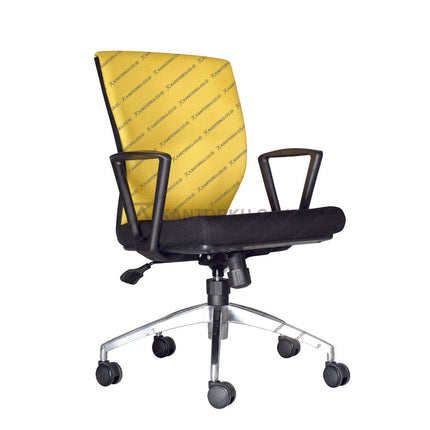 Kursi kantor desain minimalis dengan kaki berbahan aluminium dan harga terjangkau