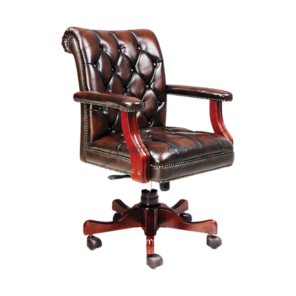 Kursi Trilby II dengan ukiran kayu mahoni dan detail paku tembaga dari kantorkudotcodotid