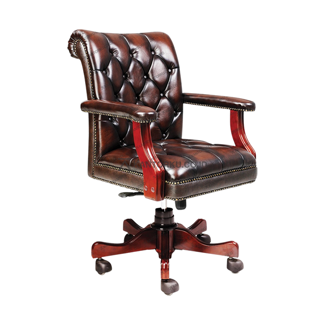 Kursi Trilby II dengan ukiran kayu mahoni dan detail paku tembaga dari kantorkudotcodotid