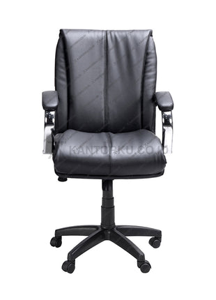 Black office chair with quilted design on a white background Kursi kerja Chairman dengan roda putar dan penyesuaian tinggi untuk kenyamanan maksimal di ruang kerja